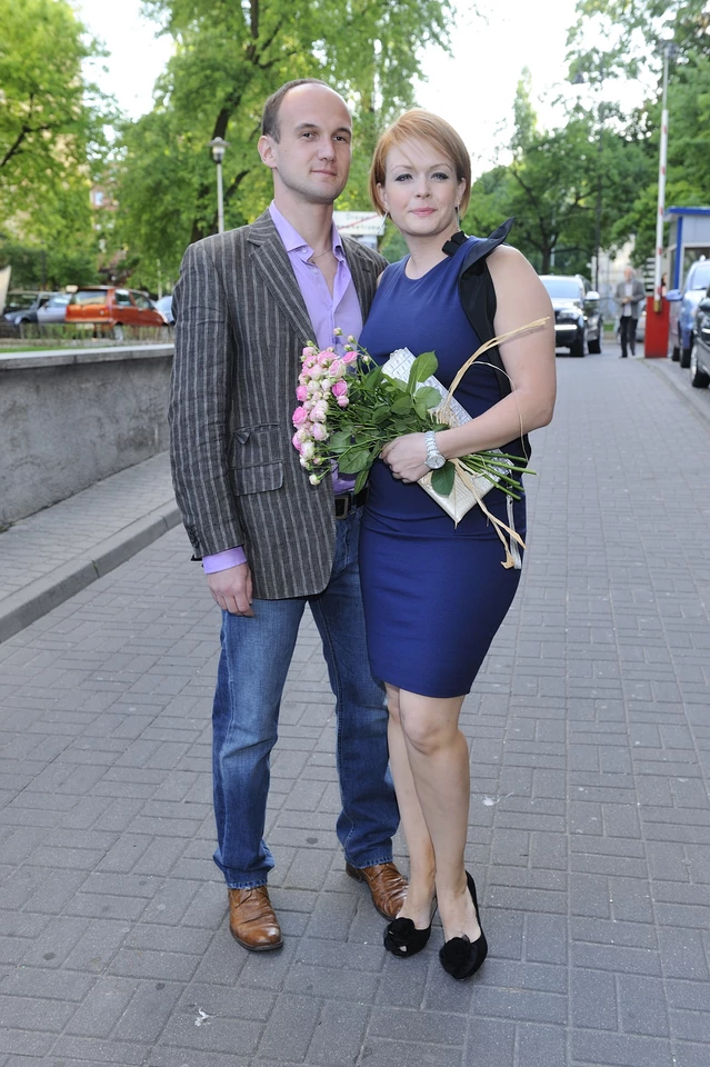 Daria Widawska z mężem Michałem Jarosińskim na premierze spektaklu "Własność znana jako Judy Garland"
