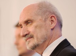 Macierewicz mówi, dlaczego upadł rząd Olszewskiego