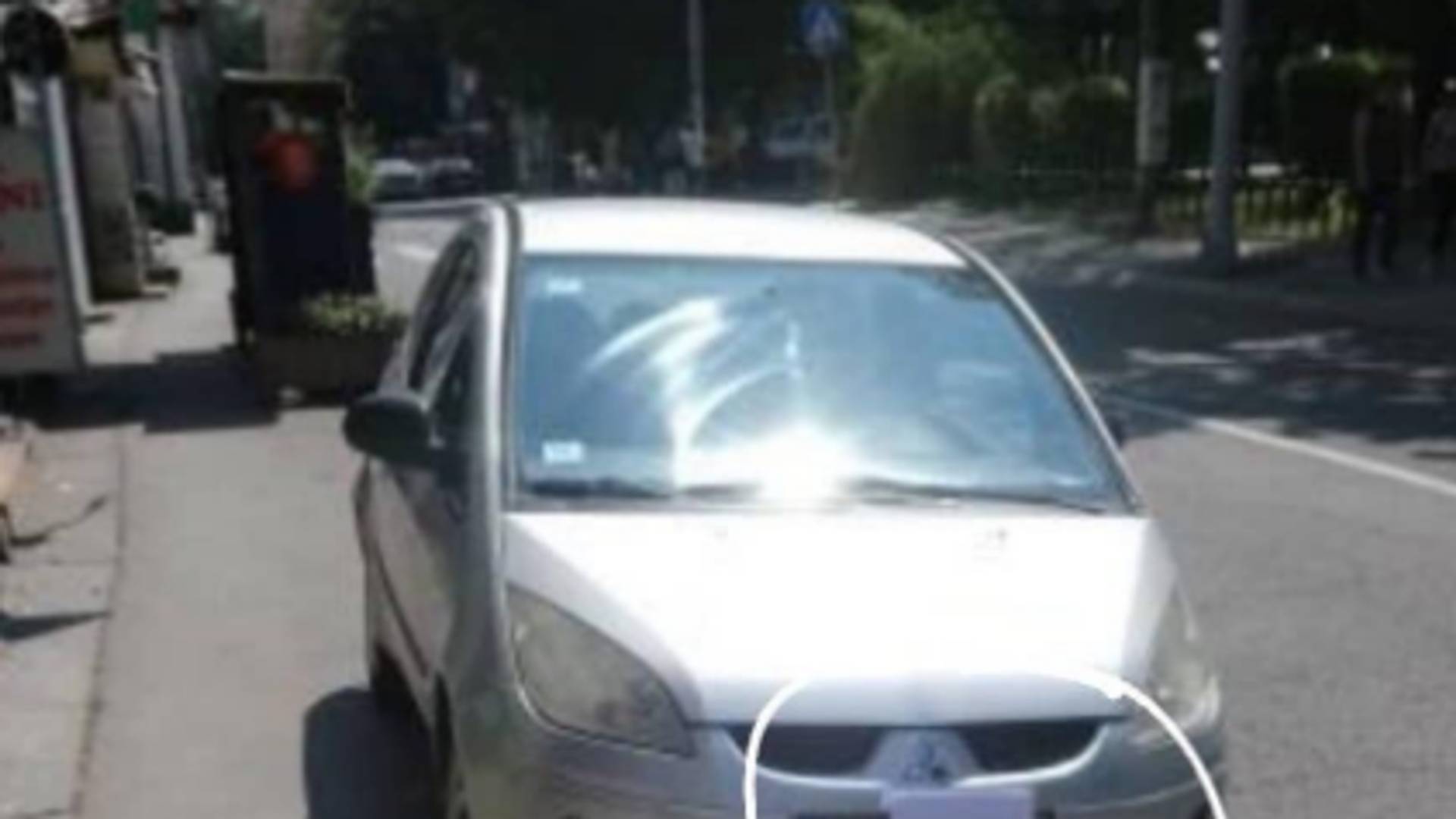 Lik je pokušao da prevari Oko sokolovo - nepropisno se parkirao i čeka da vidi hoće li da dobije kaznu