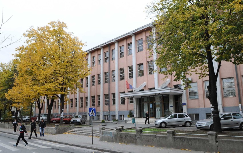 Zaposleni u Prvoj tehničkoj školi u štrajku zbog neisplaćene naknade za prevoz