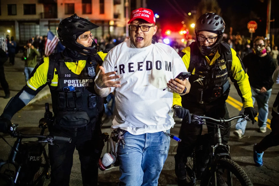 Protest kod objekta ICE u Portlandu, Oregon, 5. oktobra