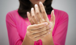 Drętwienie rąk - przyczyny neurologiczne i ortopedyczne. Czy drętwienie rąk zawsze oznacza udar mózgu?
