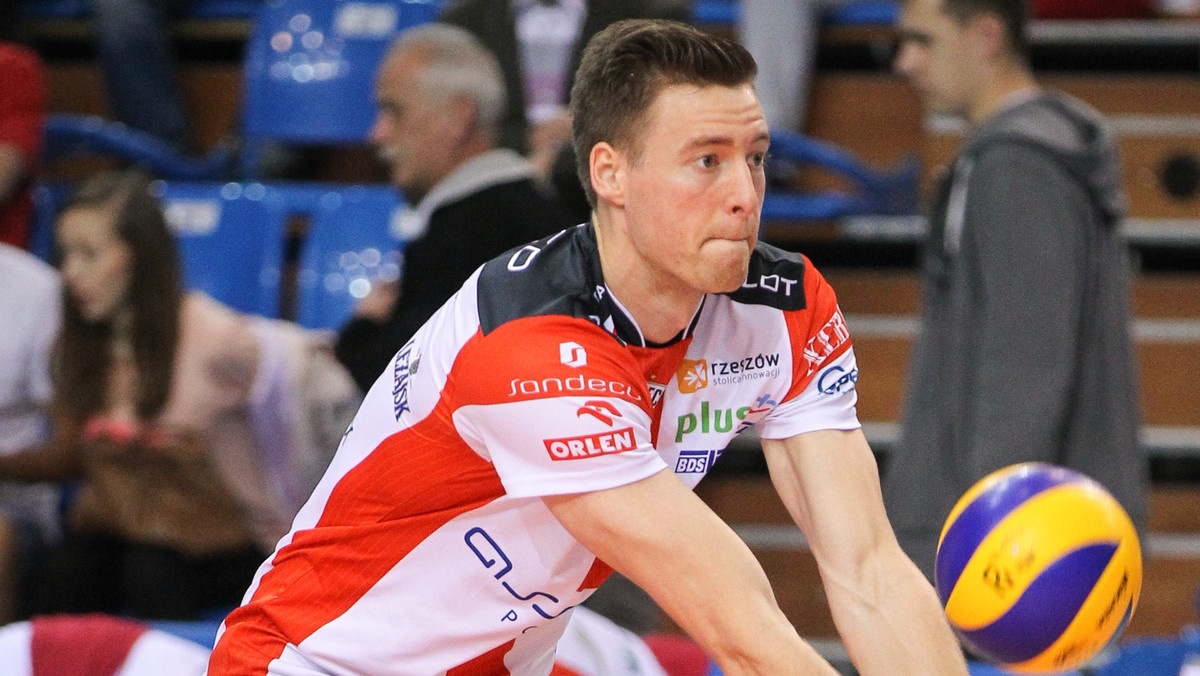 Asseco Resovia Rzeszów dopiero po czterech setach uporała się z beniaminkiem PlusLigi MKS-em Banimex Będzin 3:1 (19:25, 25:23, 26:24, 25:16). Wicemistrzowie Polski wygrali głównie dzięki zmiennikom, co zauważył w rozmowie z "Przeglądem Sportowym" Jochen Schoeps, który także wszedł z ławki rezerwowych.