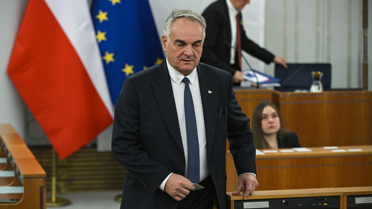 Były premier wskazał na głośne wypowiedzi Szymona Hołowni. "Brak precyzji powoduje bajzel"