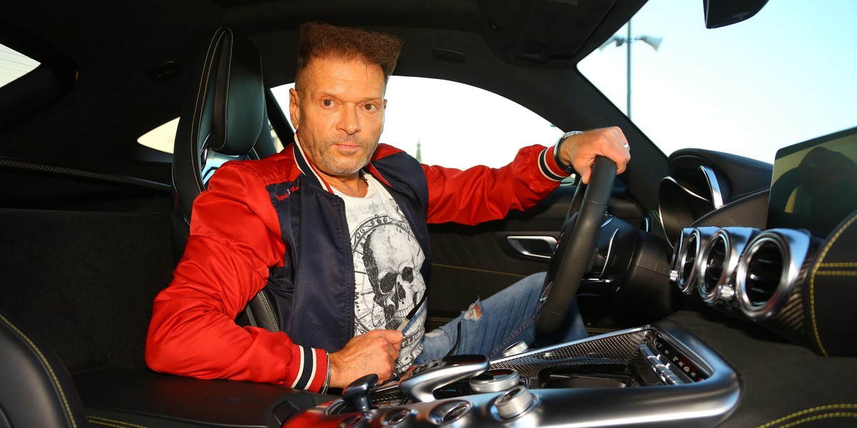 Krzysztof Rutkowski, detektyw z Łodzi ma nowy samochód. To sportowy mercedes AMG GTS w kolorze AMG solarbeam