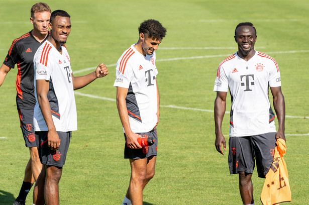 Od lewej: trener Bayernu Monachium Julian Nagelsmann oraz piłkarze Ryan Gravenberch, Noussair Mazraoui i Sadio Mane