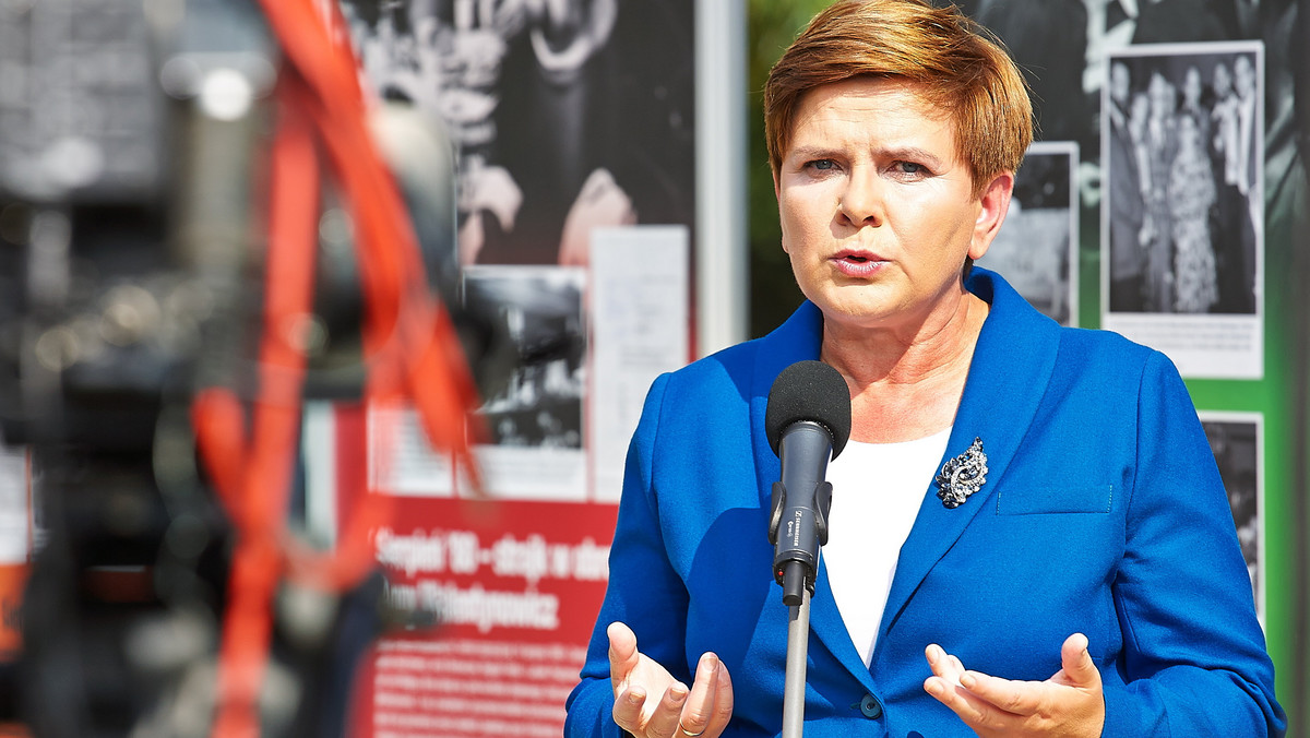 Zdaniem wiceprezes PiS Beaty Szydło sytuacja z uchodźcami, którzy napływają do krajów UE, wymknęła się spod kontroli, a podejmowane próby rozwiązania problemu są doraźne. Polityk powiedziała w Brzeszczach (Małopolskie), że potrzeba uregulowań systemowych.