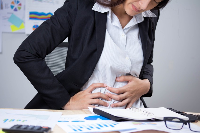 epekő tünet jobb bordaív fájdalom májbetegség crohn-betegség