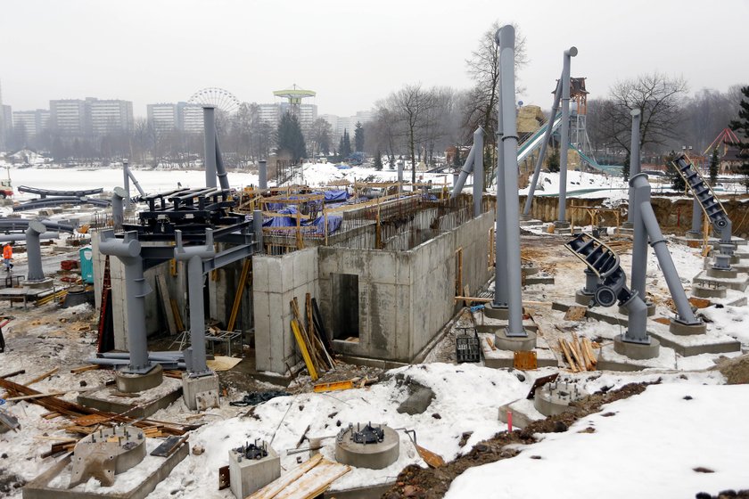 Trwa budowa rollercoastera w Wesołym Miasteczku