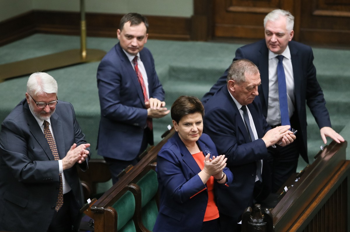 Ziobro podpisał listę obecności po obradach? Jerzy Stępień: To koniec demokracji