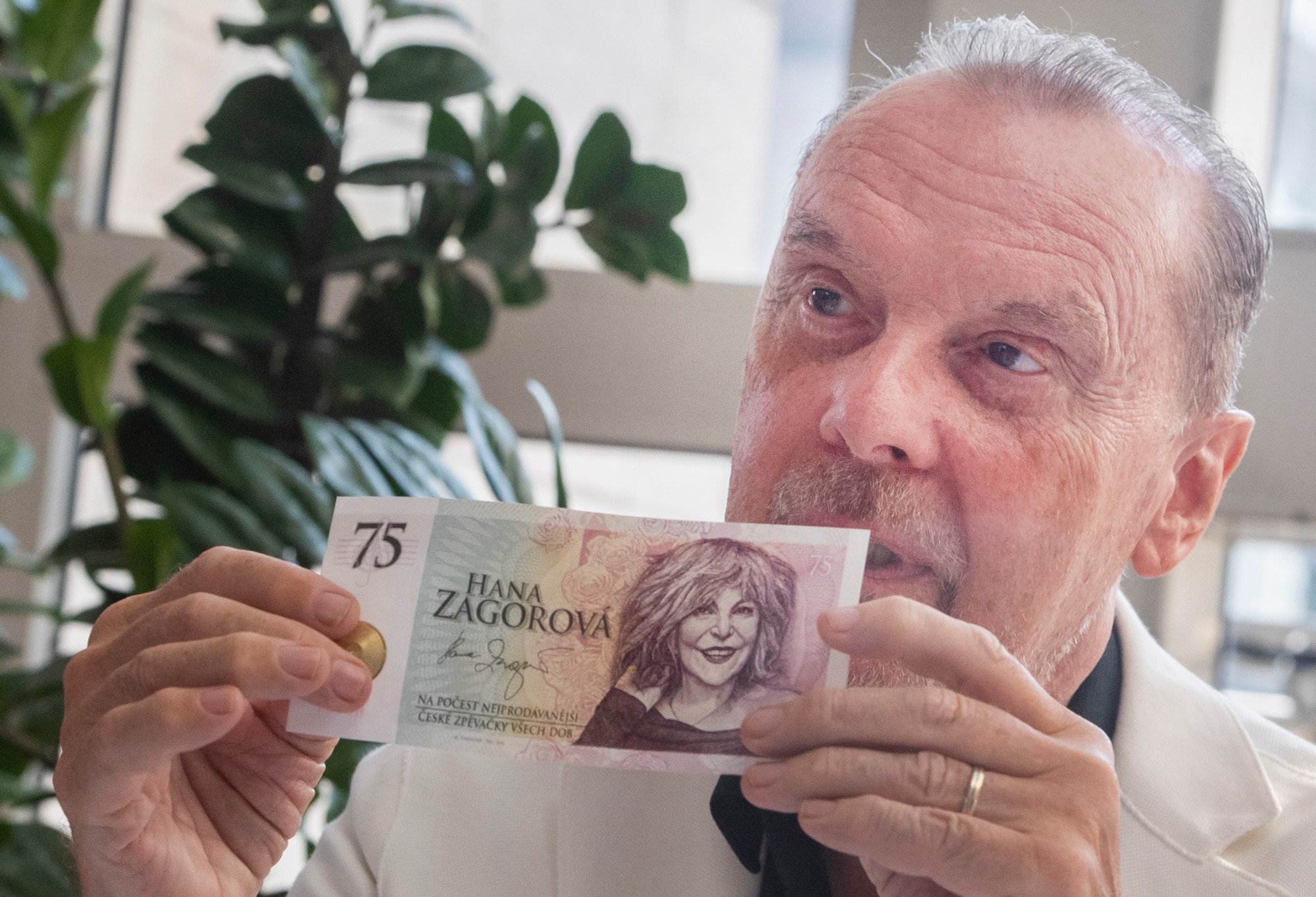 Pamätnú bankovku Hany Zagorovej predstavil manžel populárnej speváčky, operný spevák Štefan Margita.