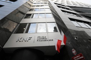 Gdy zawodzą szumidła: Kim są i w co grają główni bohaterowie afery KNF