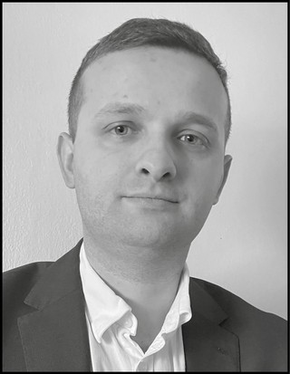 Kamil Zawartka, radca prawny prowadzący indywidualną praktykę w Krakowie, specjalizujący się w ubezpieczeniach społecznych i sporach z ZUS