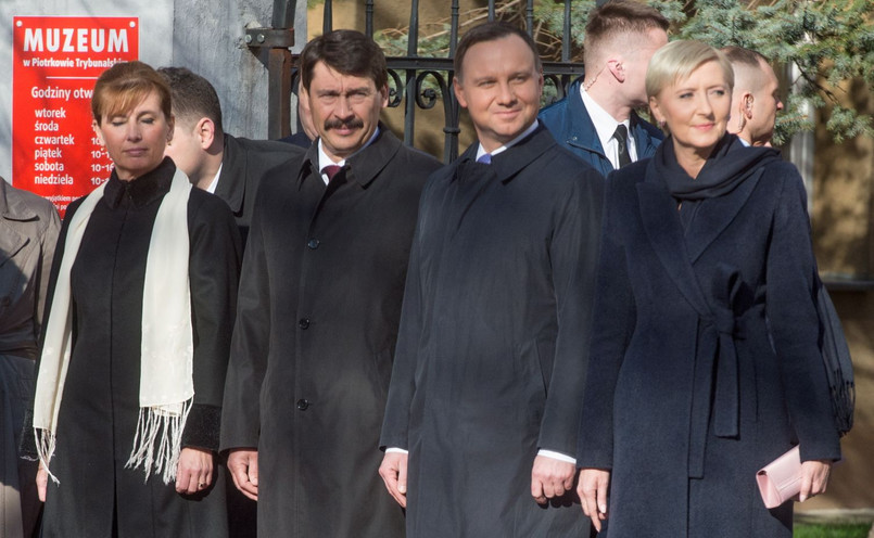 Prezydent Węgier Janos Ader z małżonką Anitą Herczegh oraz prezydent RP Andrzej Duda z małżonką Agatą Kornhauser-Dudą