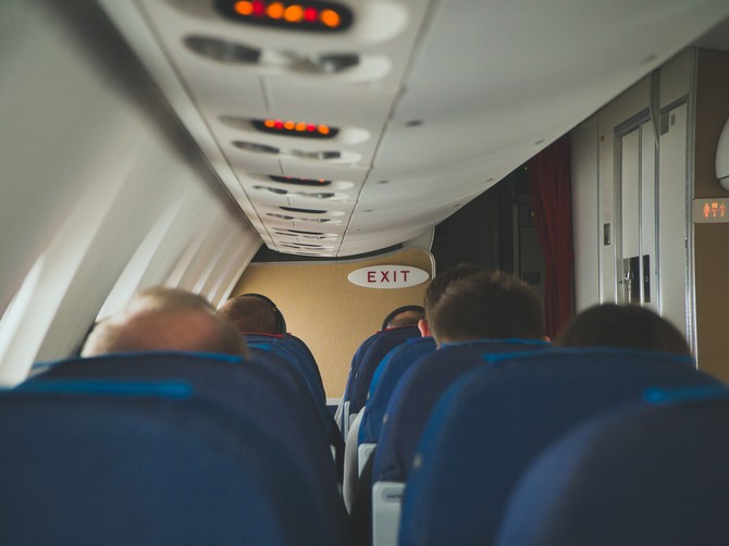 Stjuardesa otkriva šta se radi u avionu u slučaju intimnog odnosa
