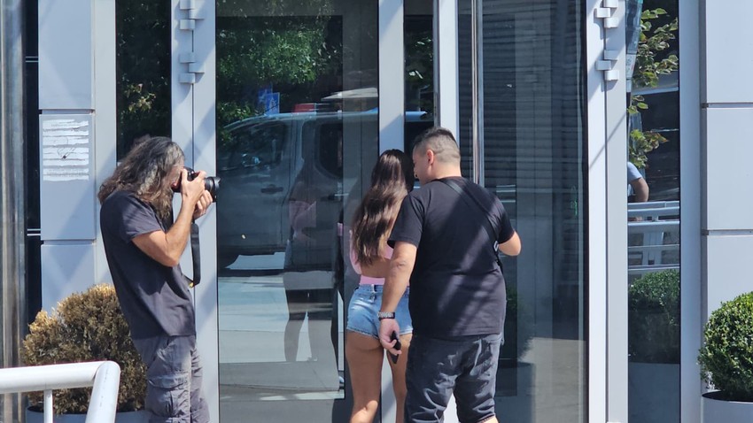 Teodora i Bebica se kriju ispred Pinka