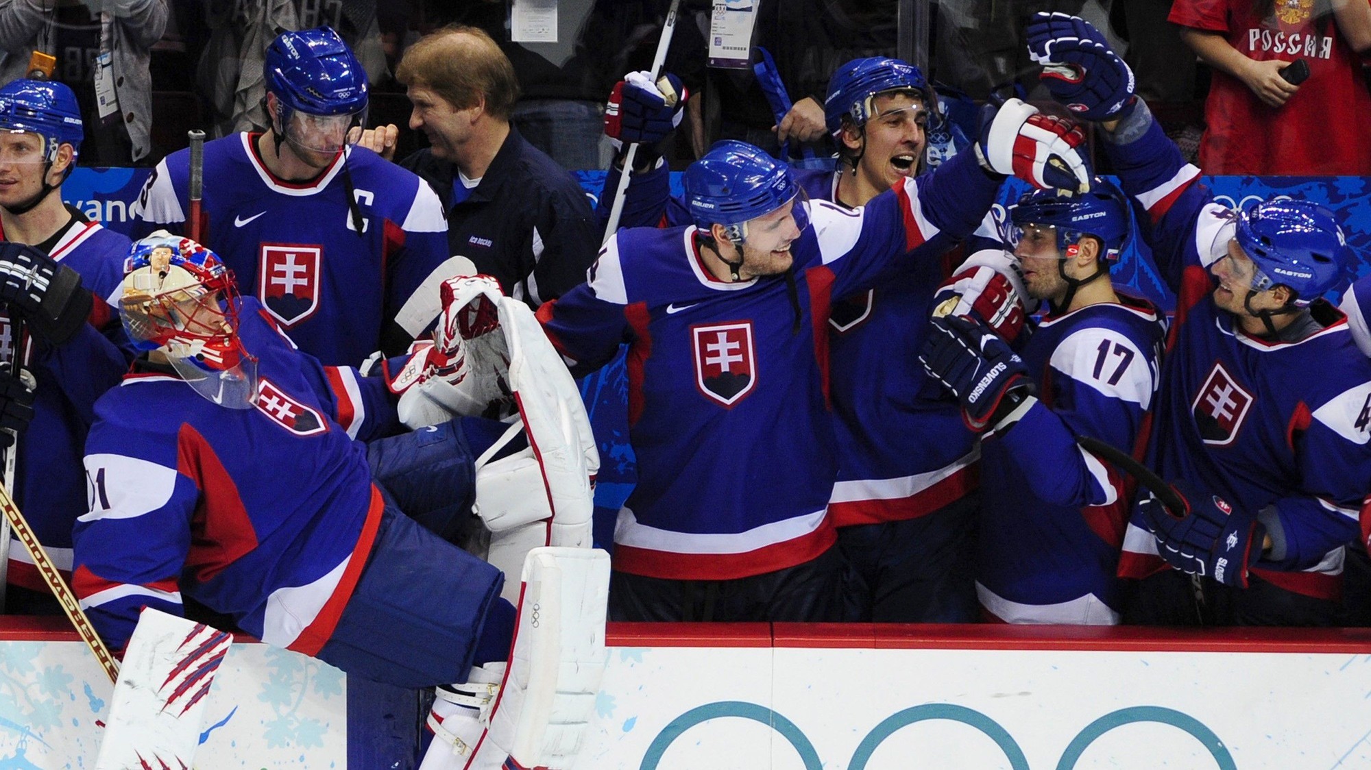 Slovenský tím na ZOH 2010, úplne vpravo Andrej Sekera