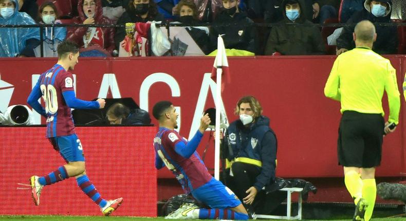 Barcelona defender Ronald Araujo (C) celebrates scoring the equaliser against Sevilla. Creator: CRISTINA QUICLER