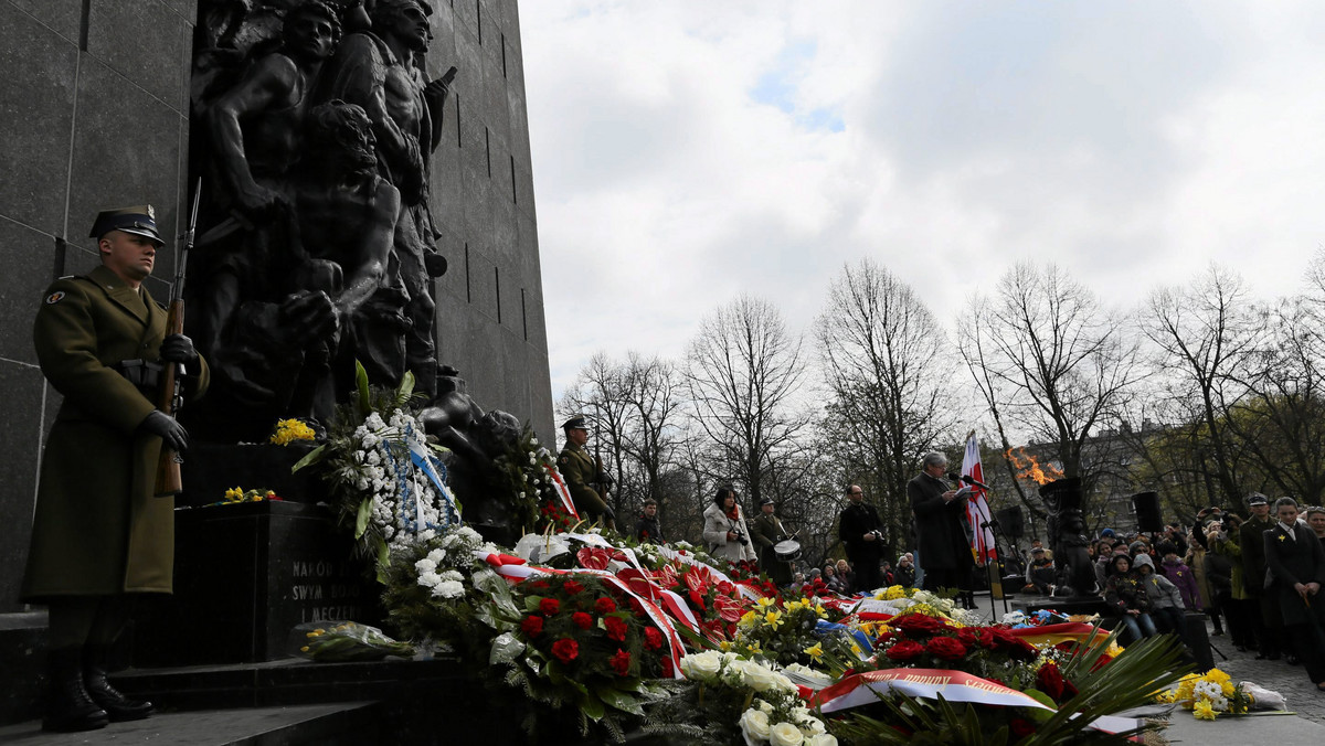 19 kwietnia 1943 r. żydowscy bojownicy z ŻOB i ŻZW stawili zbrojny opór oddziałom niemieckim, które przystąpiły do likwidacji warszawskiego getta. "Są takie piękne słowa: godność, człowieczeństwo. Tego broniliśmy" – mówił o podjętej wtedy walce Marek Edelman, jeden z przywódców powstania.