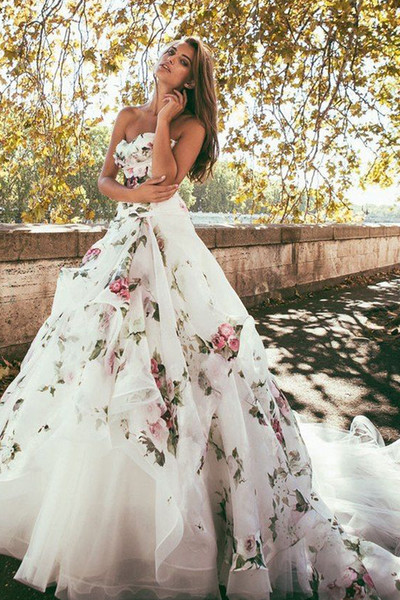 Kolorowe suknie ślubne dla oryginalnych panien młodych. I też jest pięknie!  | Ofeminin