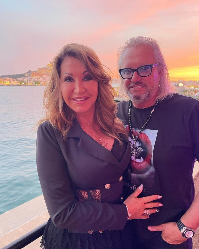 Nemecká televízna osobnosť, speváčka a podnikateľka Carmen Geiss s manželom Robertom.