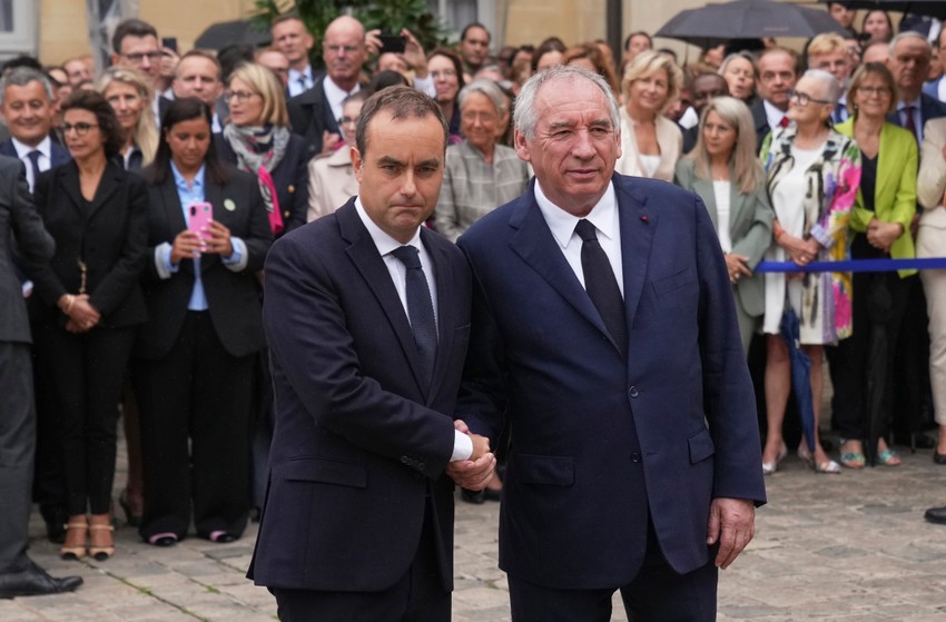 Sebastijan Lekorni i Fransoa Bajru na ceremoniji primopredaje dužnosti u Parizu 10. septembra