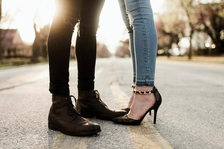 Welche Schuhe trägt ihr Partner am liebsten? Diese können Ihnen viel über seine Art verraten.