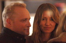 Zobacz, jak Piotr Adamczyk wprowadza na salony swoją przyjaciółkę