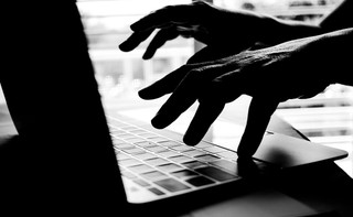 UE: Należy skończyć z anonimowością w sieci