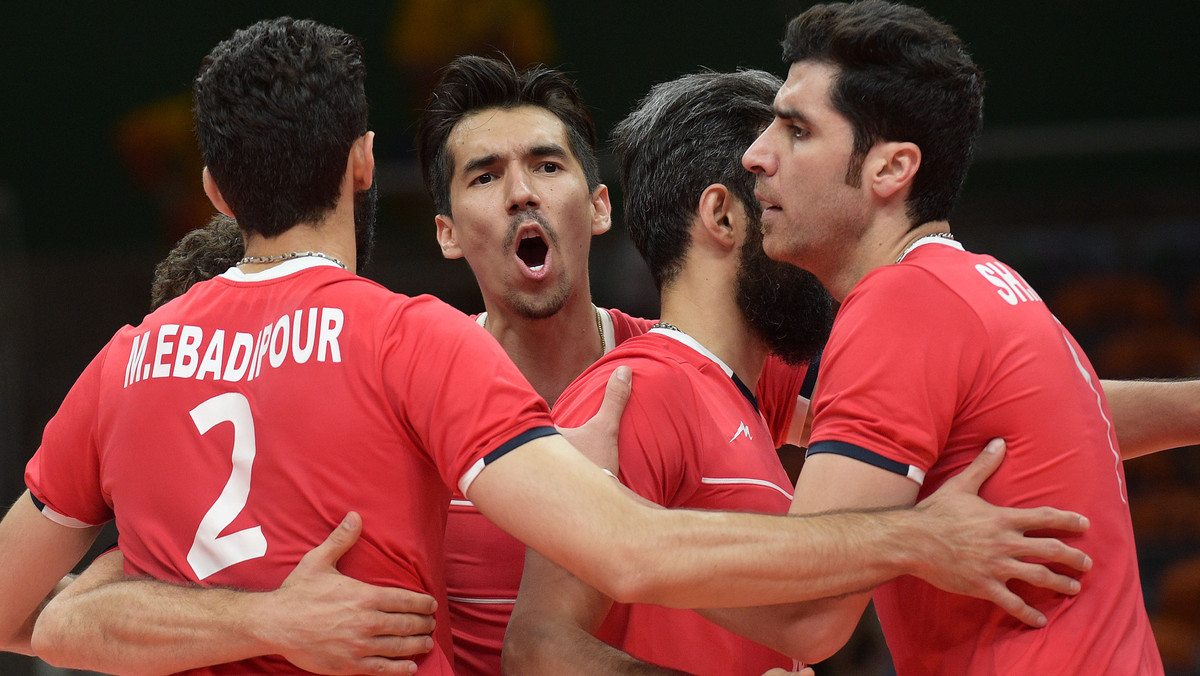 Reprezentacja Iranu pokonała Egipt 3:0 (28:26, 25:22, 25:16) w meczu grupy B olimpijskiego turnieju siatkarzy. To drugie zwycięstwo Persów w Rio de Janeiro, które przybliża zespół Raula Lozano do występu w ćwierćfinale igrzysk olimpijskich.