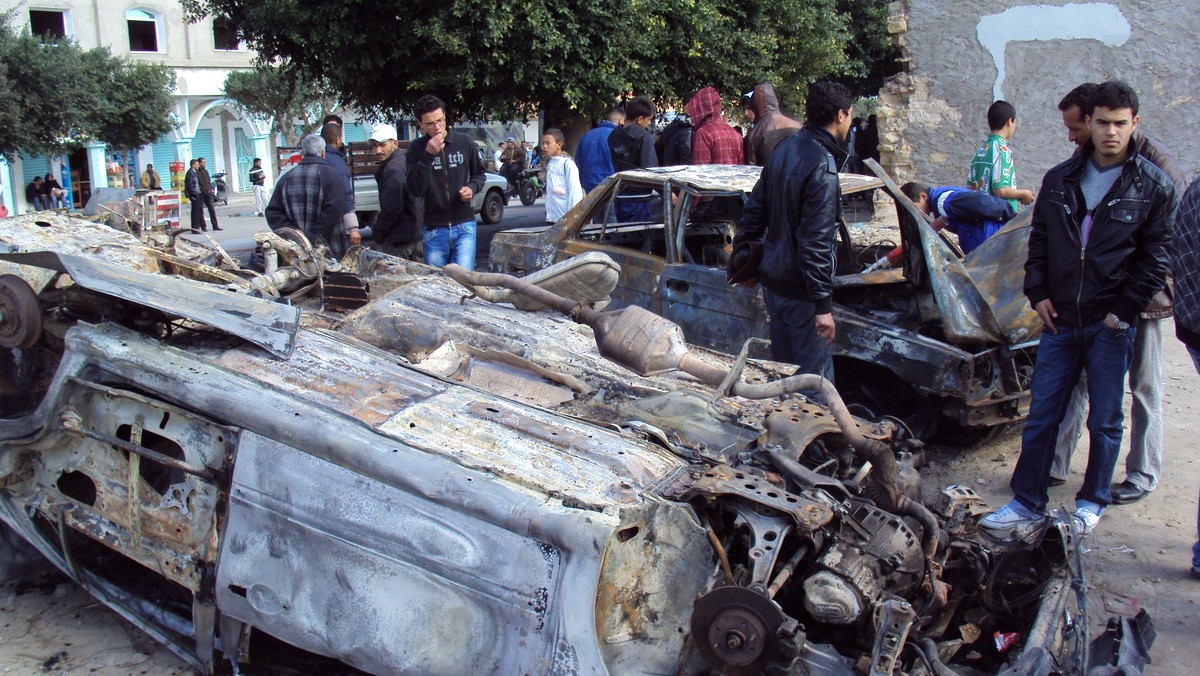 Co najmniej 5 osób zostało zabitych i 50 rannych podczas nowych protestów przeciwko nadużywaniu władzy i brutalności policji, które trwały przez całą sobotę i niedzielę w mieście El Kef w północno-zachodniej Tunezji.