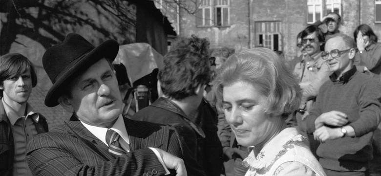 Jest autorką kostiumów do "Nocy i dni". Zostanie pochowana 5 miesięcy po śmierci