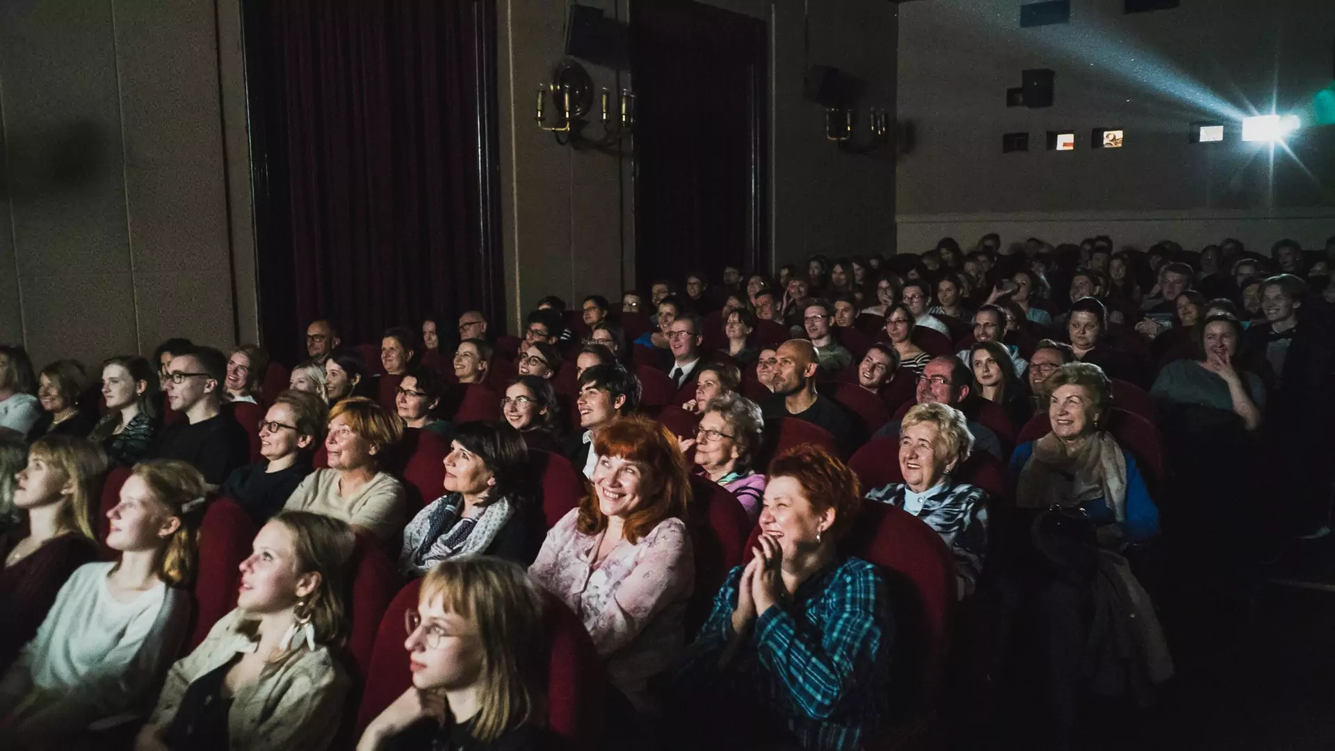 Kino z Krakowa puszcza filmy mimo epidemii. Pomogła firma z Nowej Zelandii