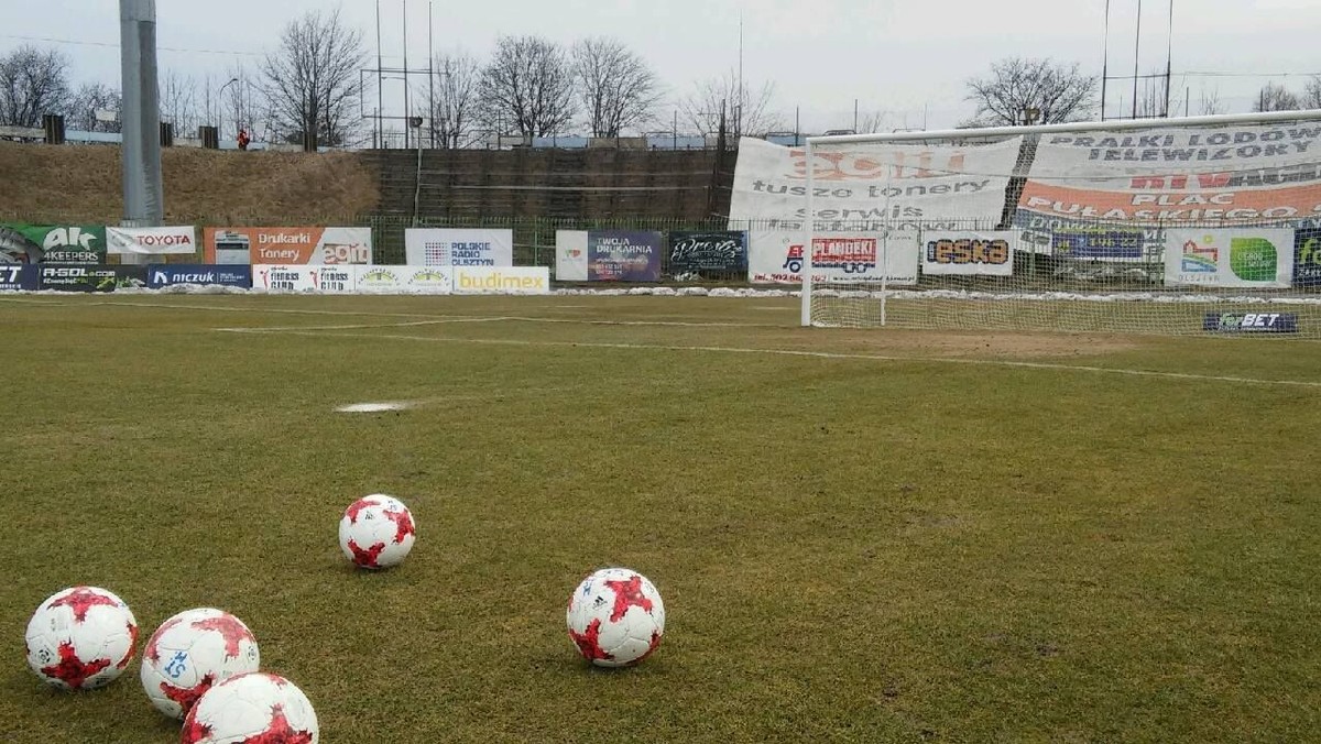 W weekend nie odbył się mecz pierwszej ligi Stomil Olsztyn - Ruch Chorzów. Powodem był stan murawy. Olsztyńscy działacze PiS zorganizowali z tego powodu konferencję prasową, na której skrytykowali prezydenta miasta Piotra Grzymowicza.