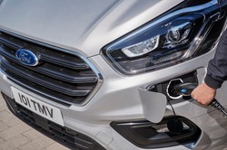 NOWY Ford Transit Custom zostanie elektrykiem. Volkswagen Transporter T7 także na baterie