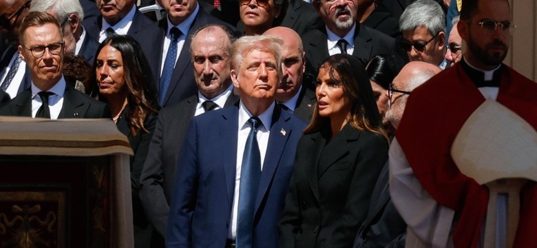 Donald Trump krytykowany za ubiór na pogrzebie papieża Franciszka. Jego strój się wyróżniał