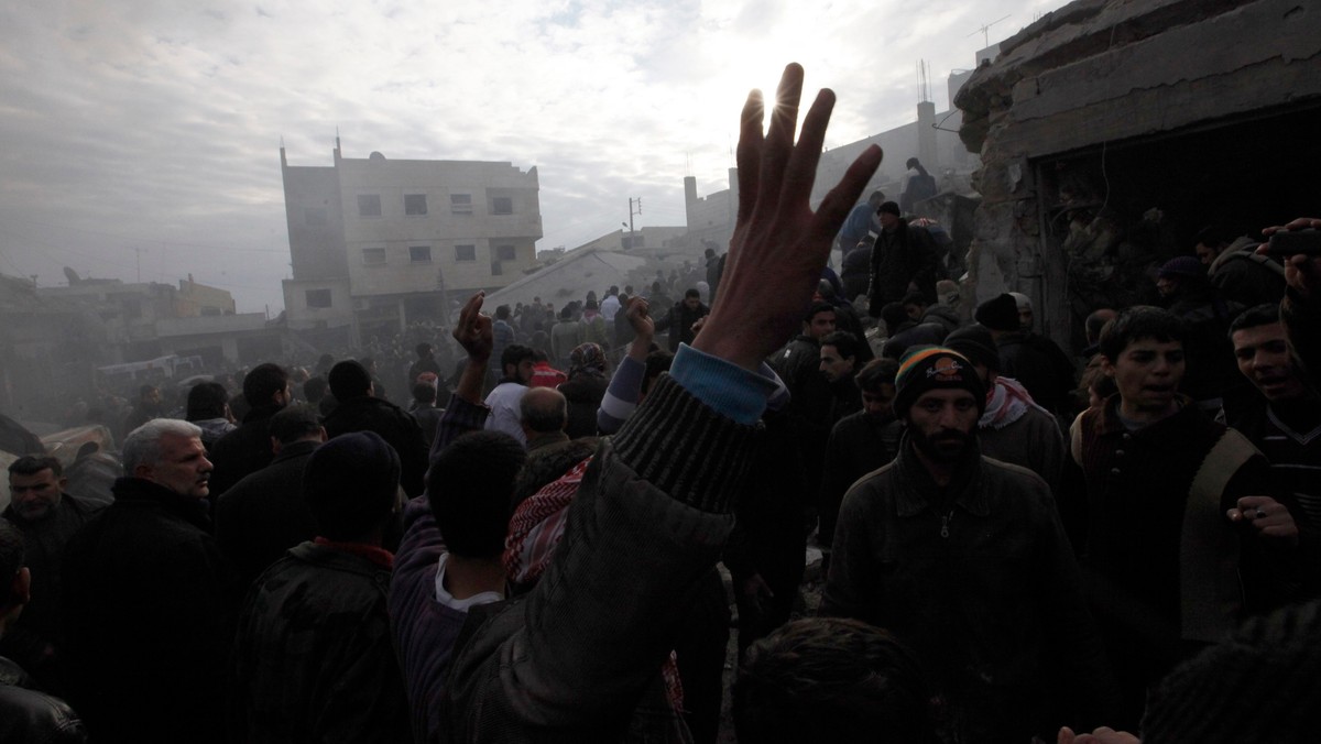 Ali Akbar Velayati, doradca duchowego przywódcy Iranu ajatollaha Alego Chameneia, zapowiedział, że Teheran potraktuje atak na Syrię jak atak na siebie. Iran jest jednym z najwierniejszych sojuszników reżimu syryjskiego, walczącego od prawie dwóch lat z rebeliantami.