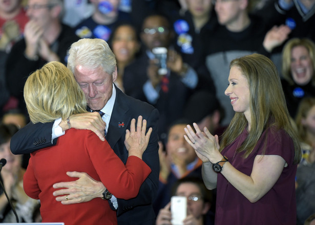 Clinton minimalnie pokonała Sandersa w Iowa