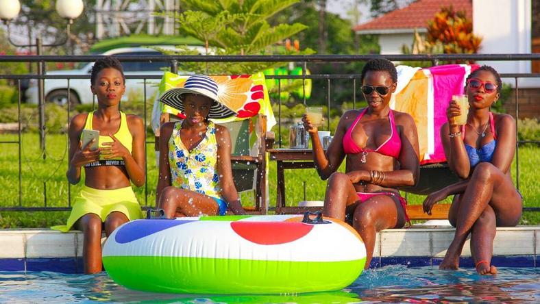 Akothee with her daughters (Instagram)