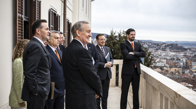 Orbán Viktor és az amerikai delegáció tagjai /Fotó: MTI - Miniszterelnöki Sajtóiroda - Szecsődi Balázs 