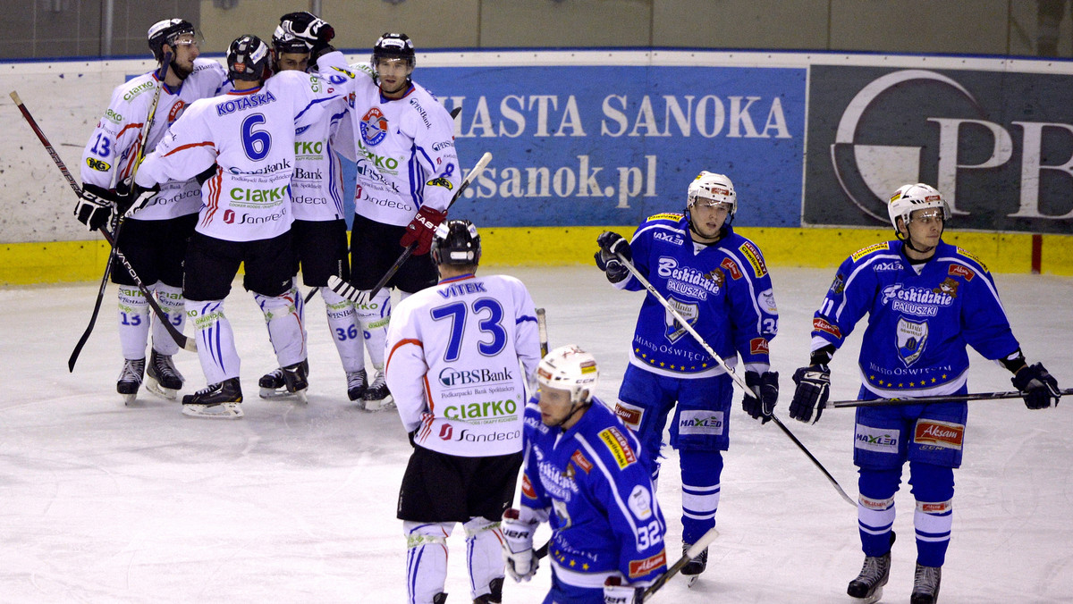 W przerwie meczu JKH GKS Jastrzębie kontra Aksam Unia Oświęcim (Polska Liga Hokeja) rozlosowano pary półfinałowe na turniej Pucharu Polski, który rozegrany zostanie w Arenie Sanok.