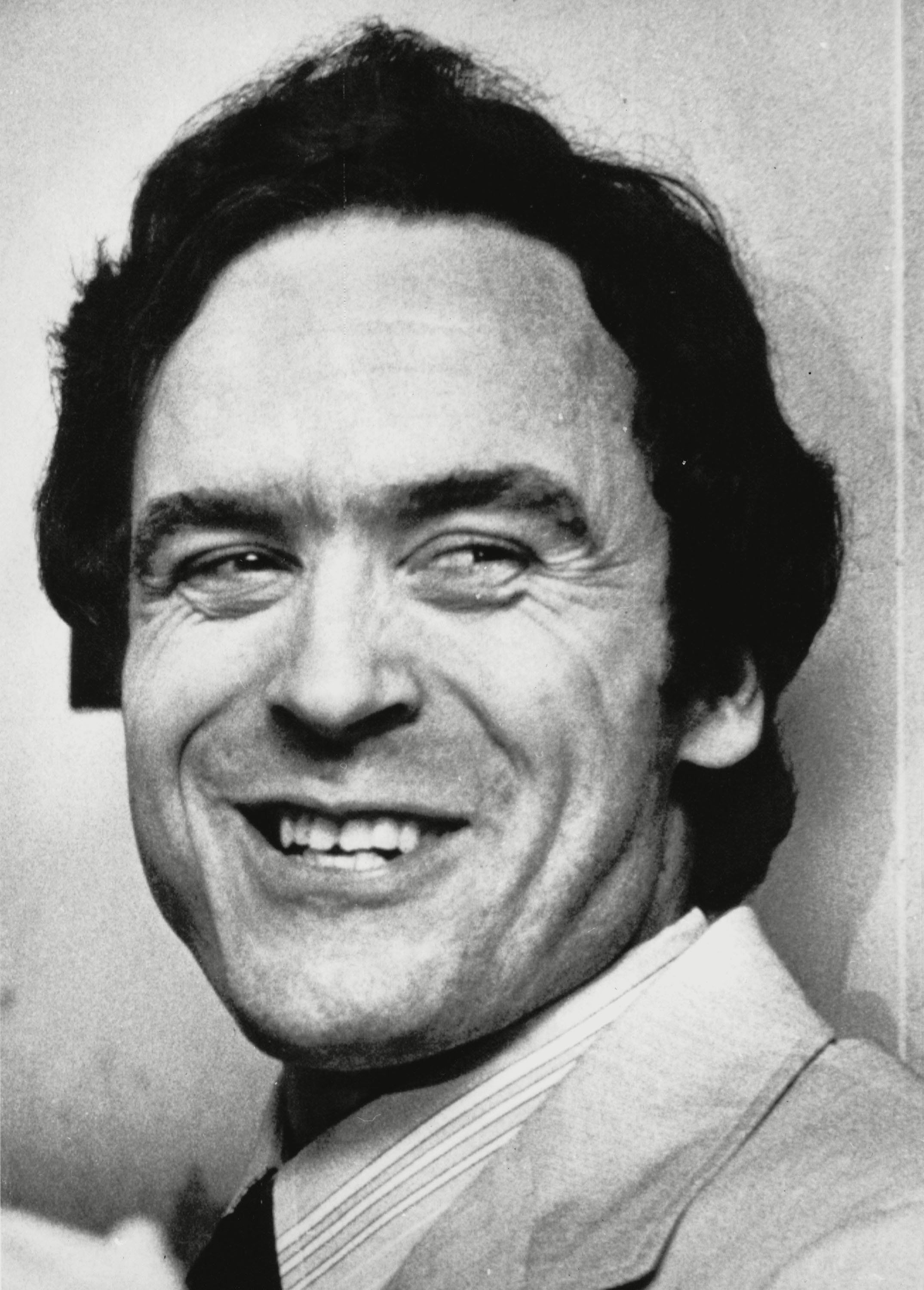 Ted Bundy'S Smile: A Chilling Gallery Of Unreleased Photos - i9gwuer