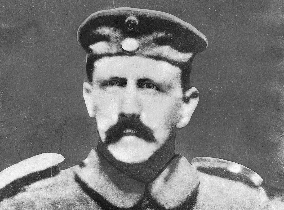 Kapral Adolf Hitler. Zdjęcie wykonane w 1916 roku