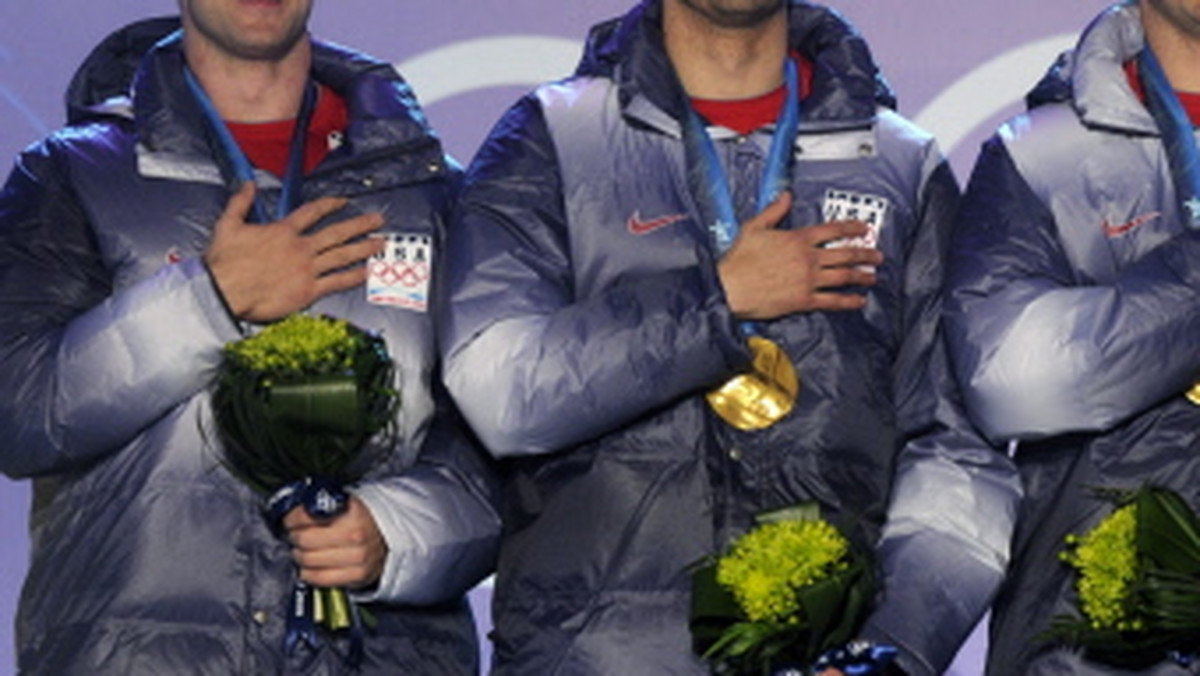 Dopiero po ponad roku wyszła na jaw informacja o aresztowaniu bobslejowego mistrza olimpijskiego i świata Steve'a Holcomba. Według amerykańskiej prasy, został zatrzymany 25 października 2009 r., na kilka miesięcy przed zwycięstwem w igrzyskach w Vancouver.