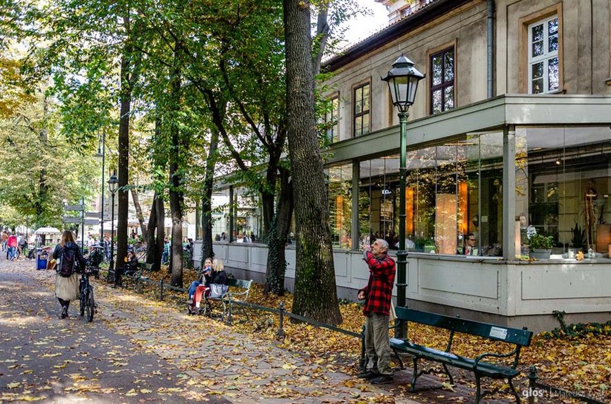 Na wylocie Szewskiej znajdują się Planty