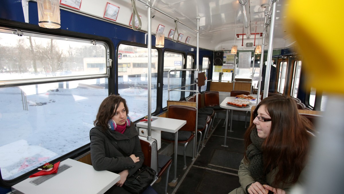 Na terenie kampusu Politechniki Krakowskiej stanął zabytkowy tramwaj. Od środy działa w nim kawiarnia.