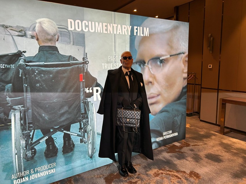 Boki 13 sa majkom stigao na premijeru filma