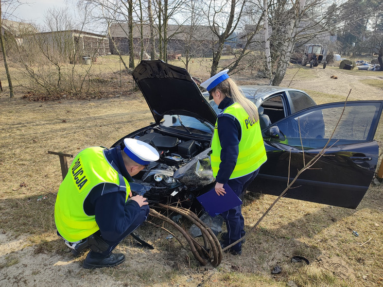 Seat zderzył się czołowo z radiowozem – kierowca był pijany