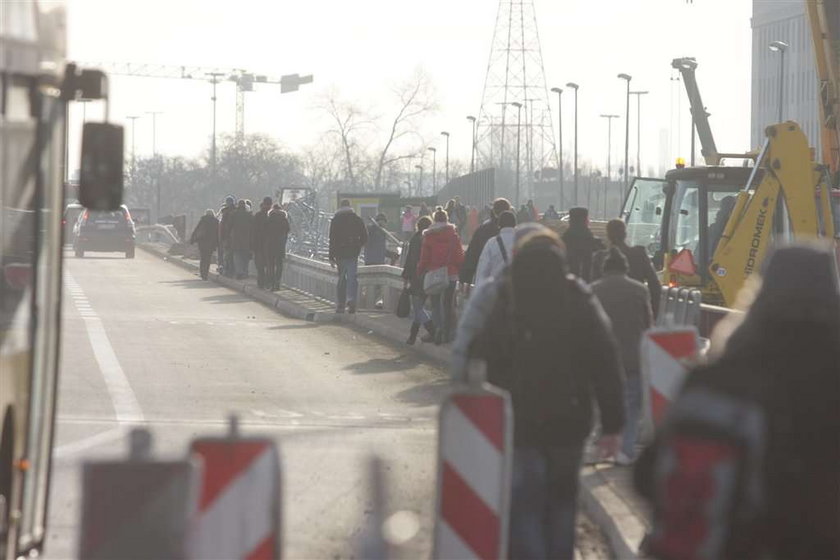 Przewrócony tir zablokował połowę Warszawy