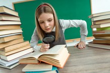 Młodzieżowe Słowo Roku 2025: „Szponcić” triumfuje, a „OKPA” podbija młodych internautów